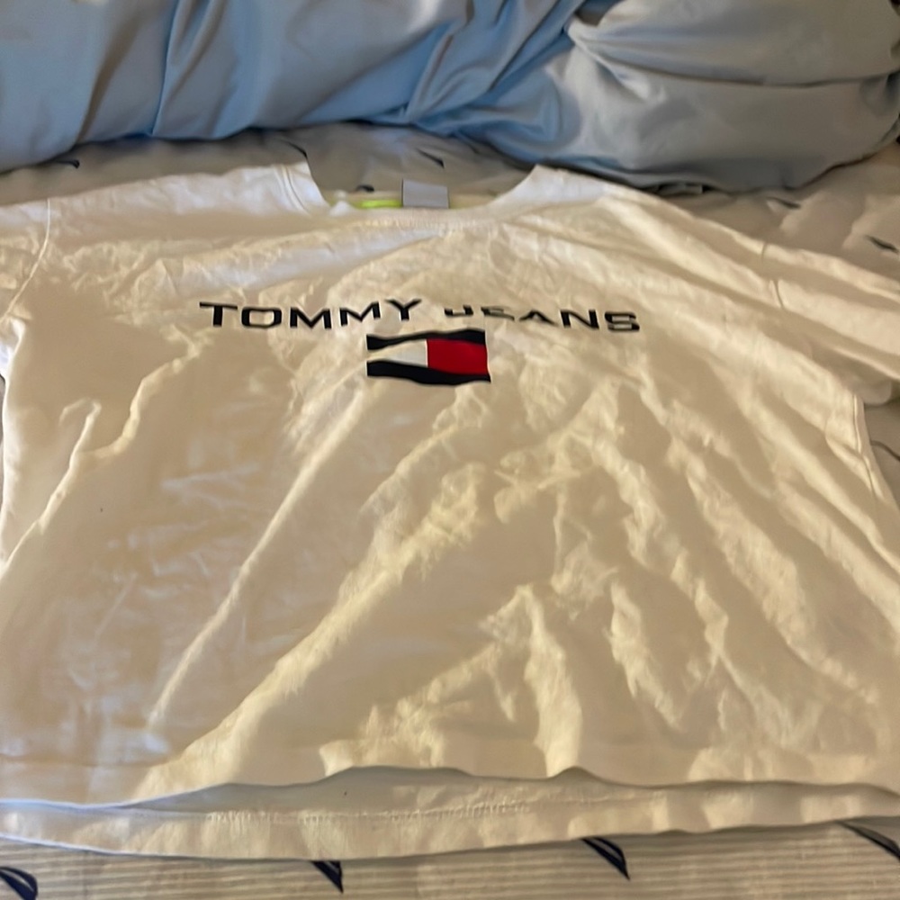 White tommy jeans shirt